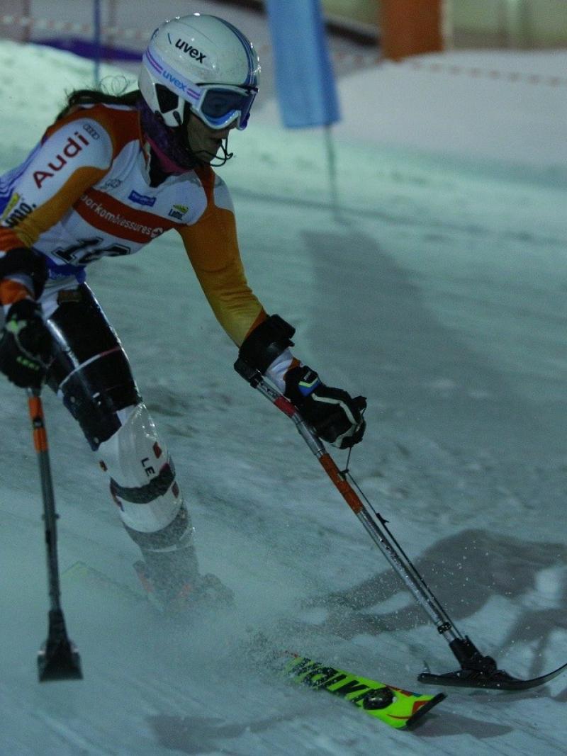Woman with one leg skiing down a slope