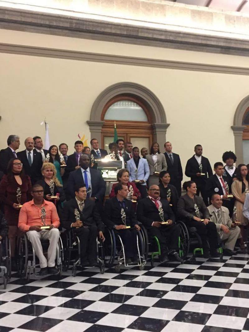 Group picture of around 30 people