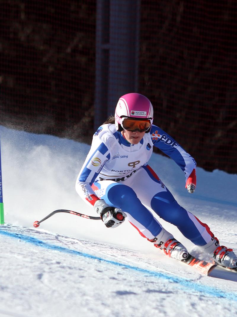 a female Para skier rounds a gate