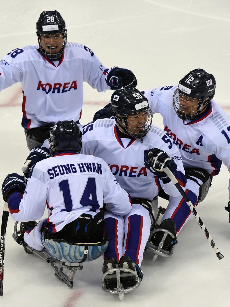 Para ice hockey players celebrate victory