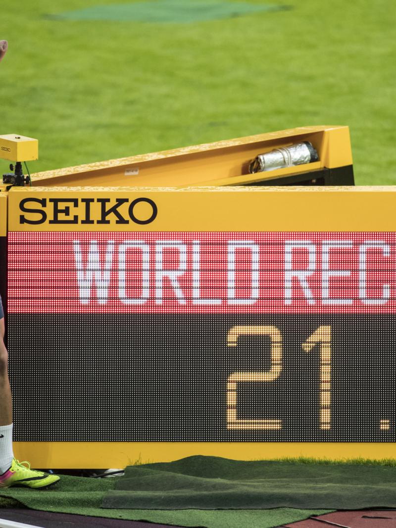 Brazil's Petrucio Ferreira on his way to smashing the 200m T47 world record at London 2017.
