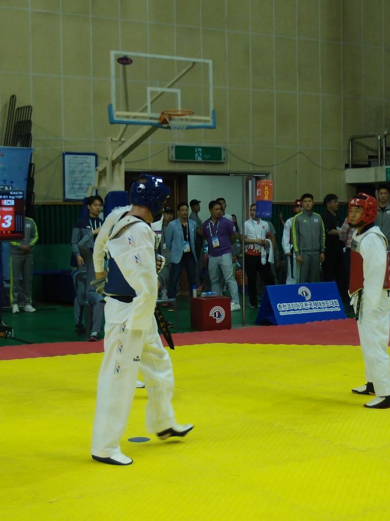 two Para taekwondo fighters prepare to fight