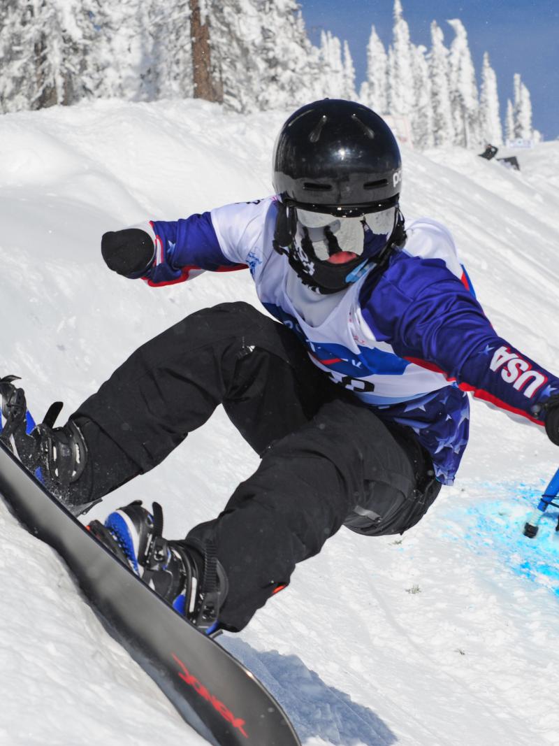 a male Para snowboarder