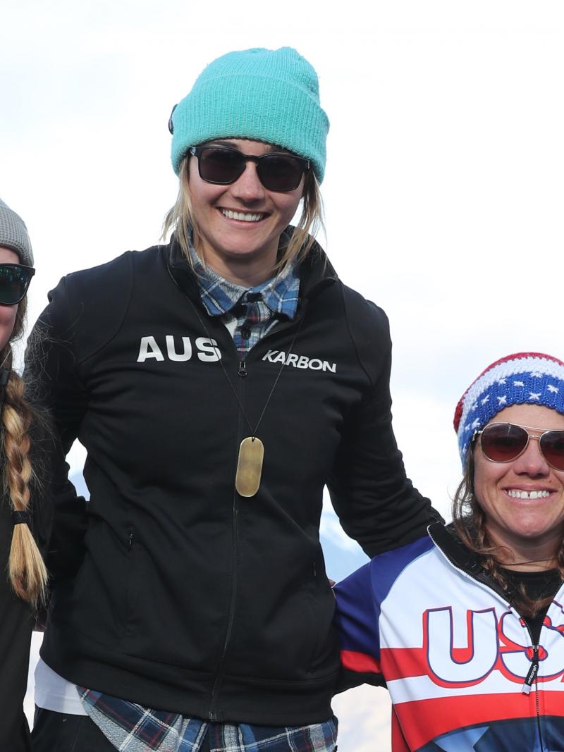 a female Para snowboarder