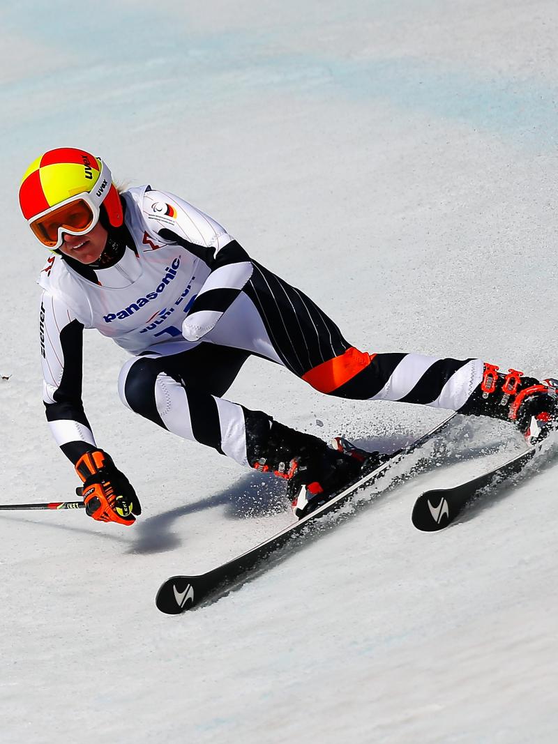 a female Para skier