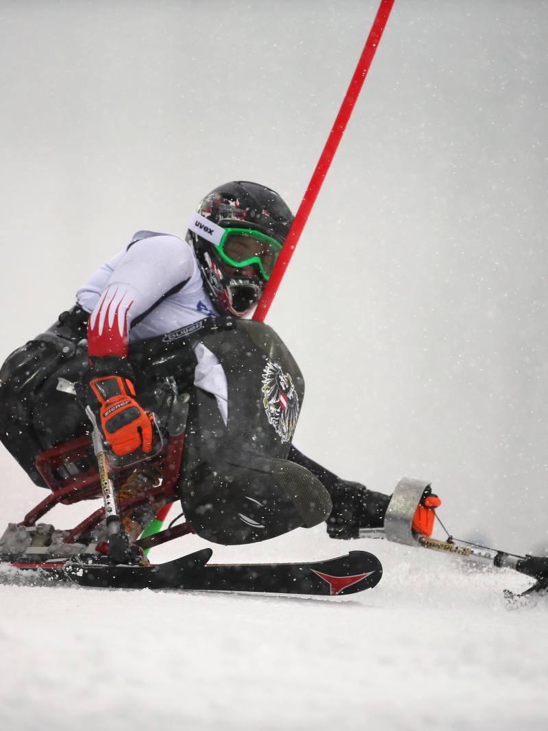 a female Para skier