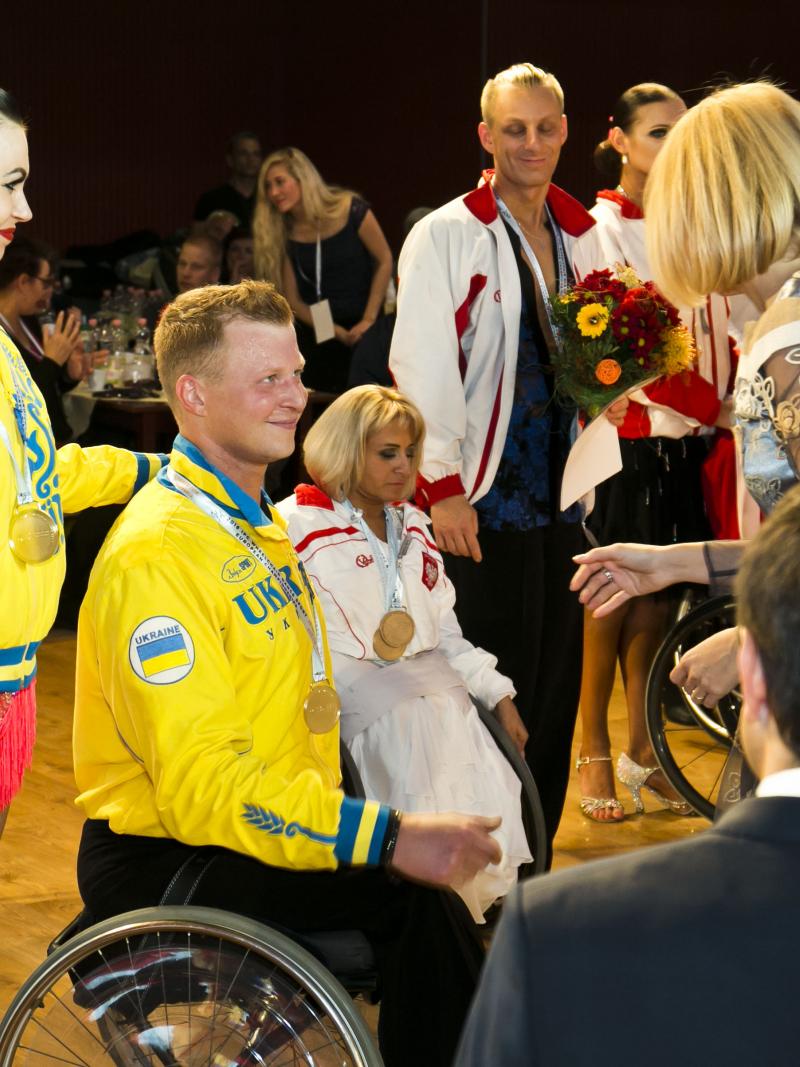 a Para dancer receives his medal