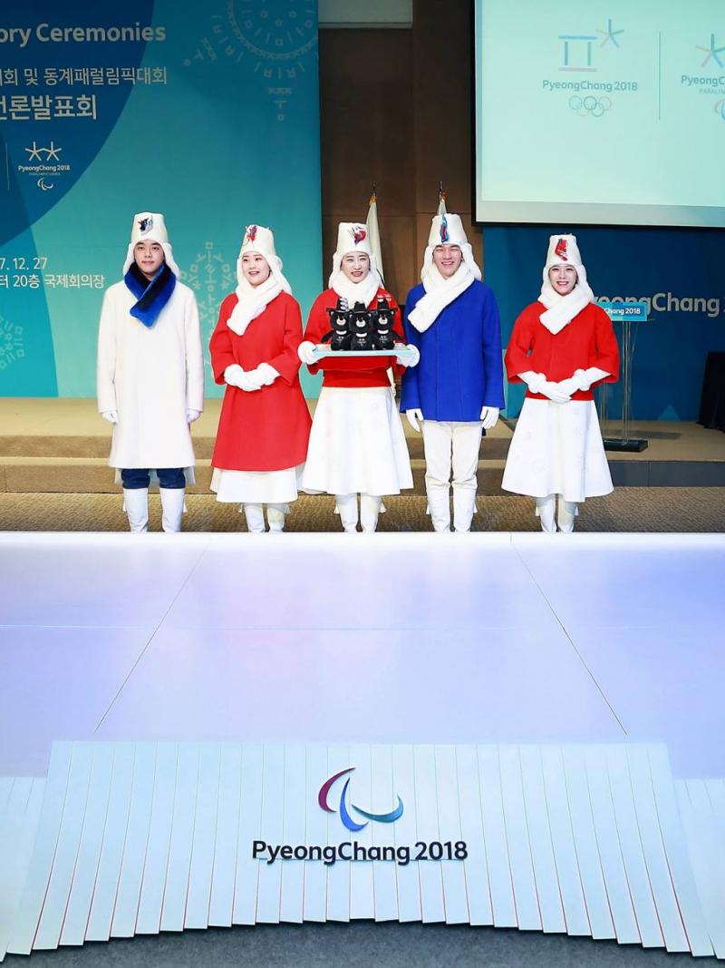 The podium and medal presenters look was revealed in December 2017 by PyeongChang 2018.