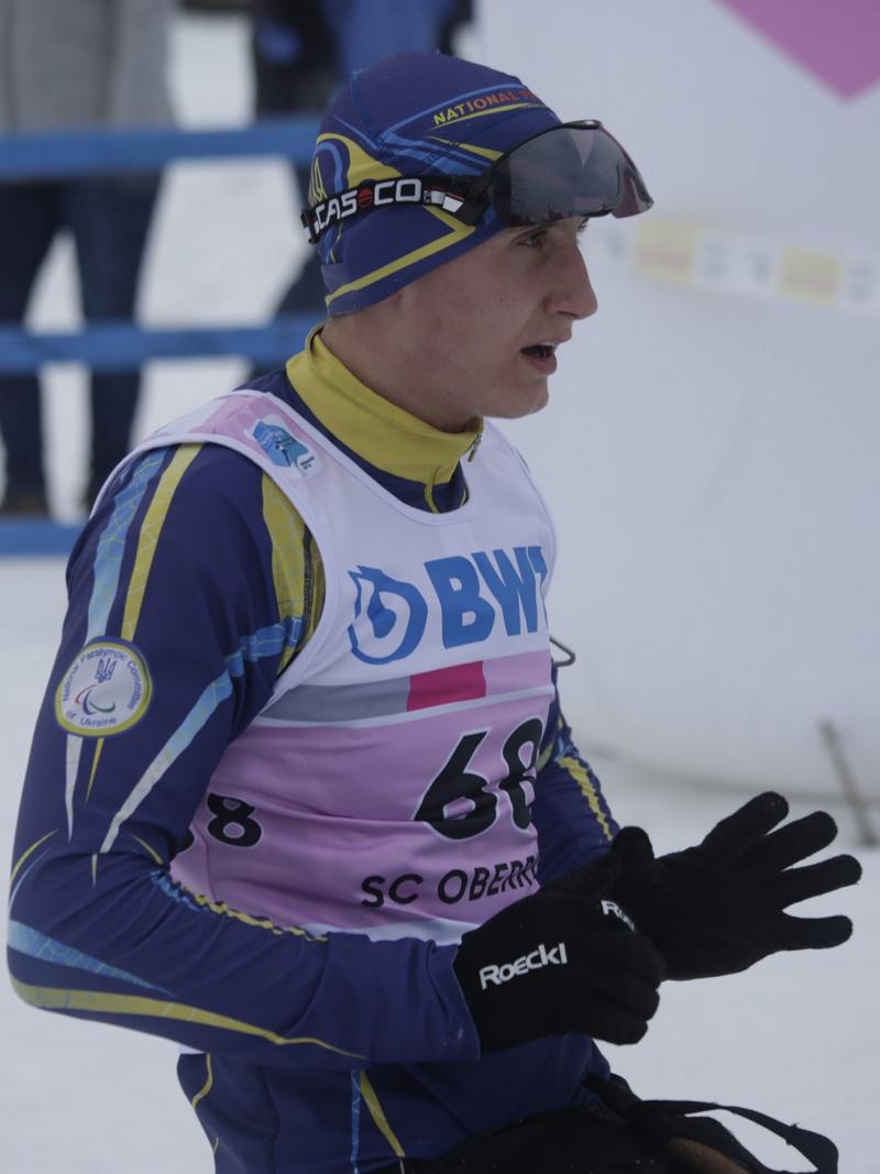 a male Para Nordic sit skier