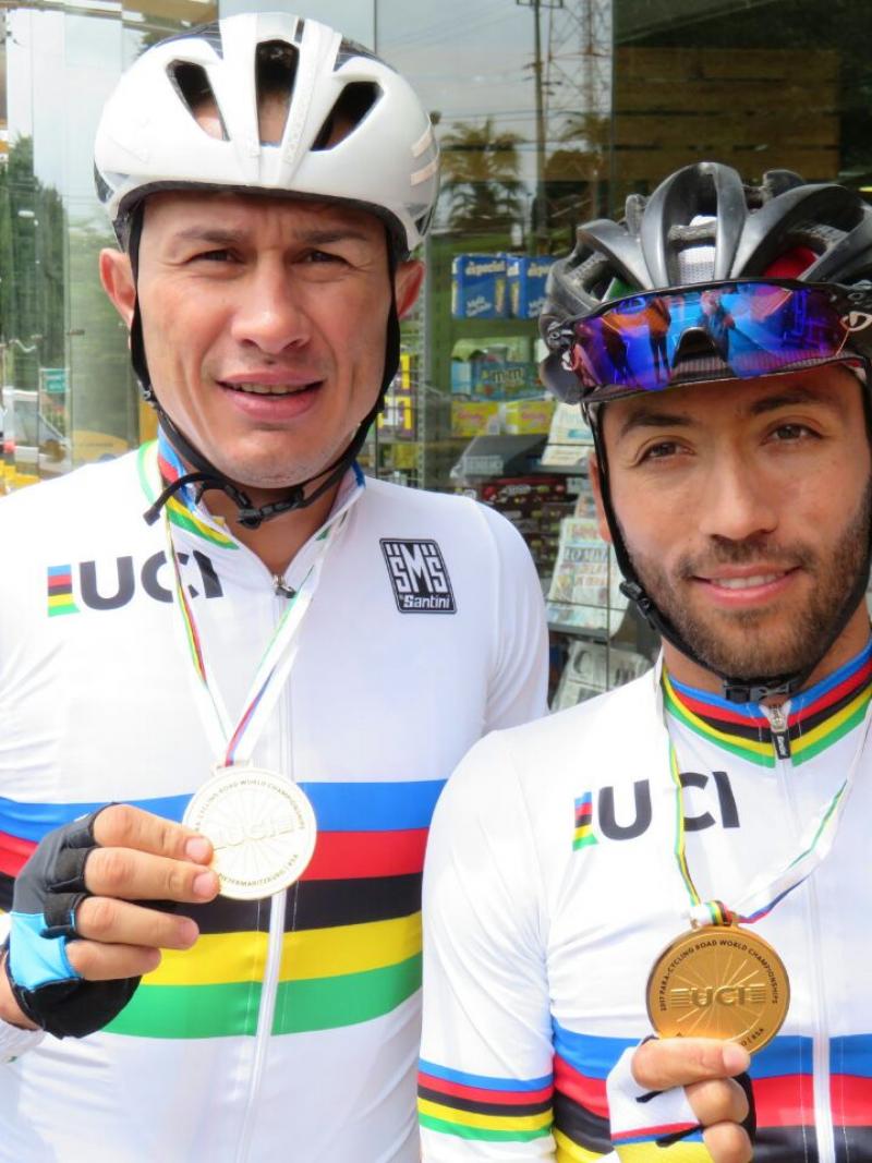 a male Para cycling tandem
