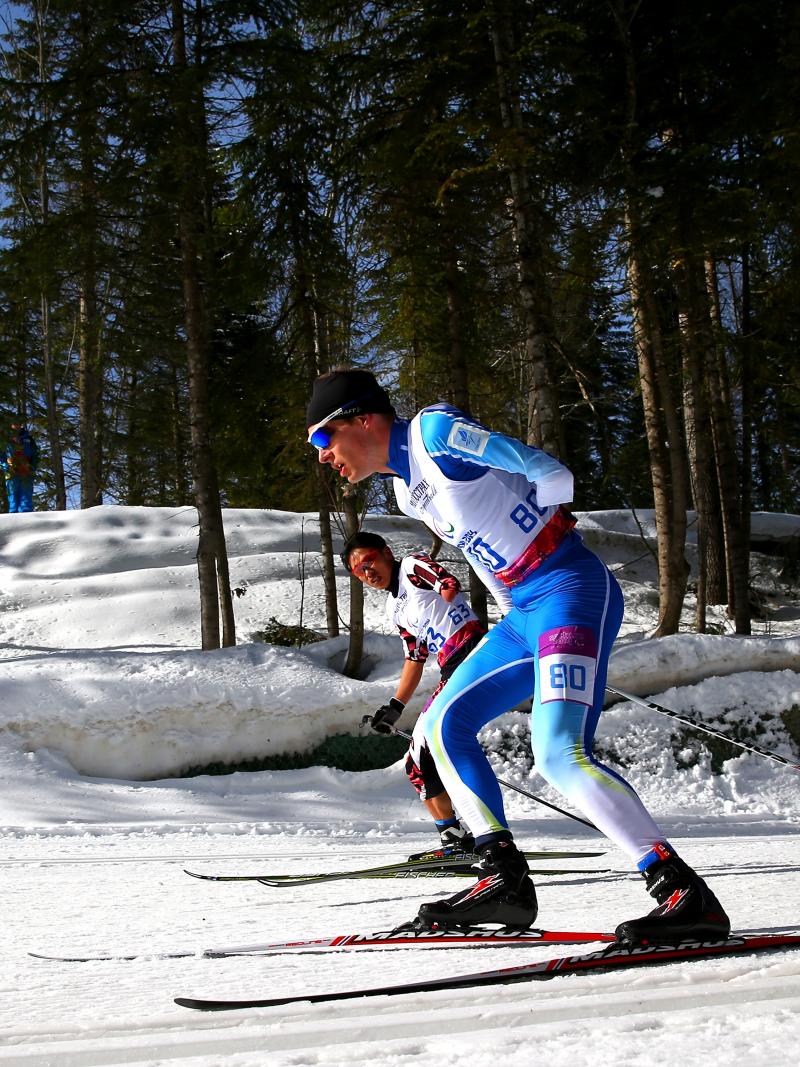 a male Para Nordic skier on the snow