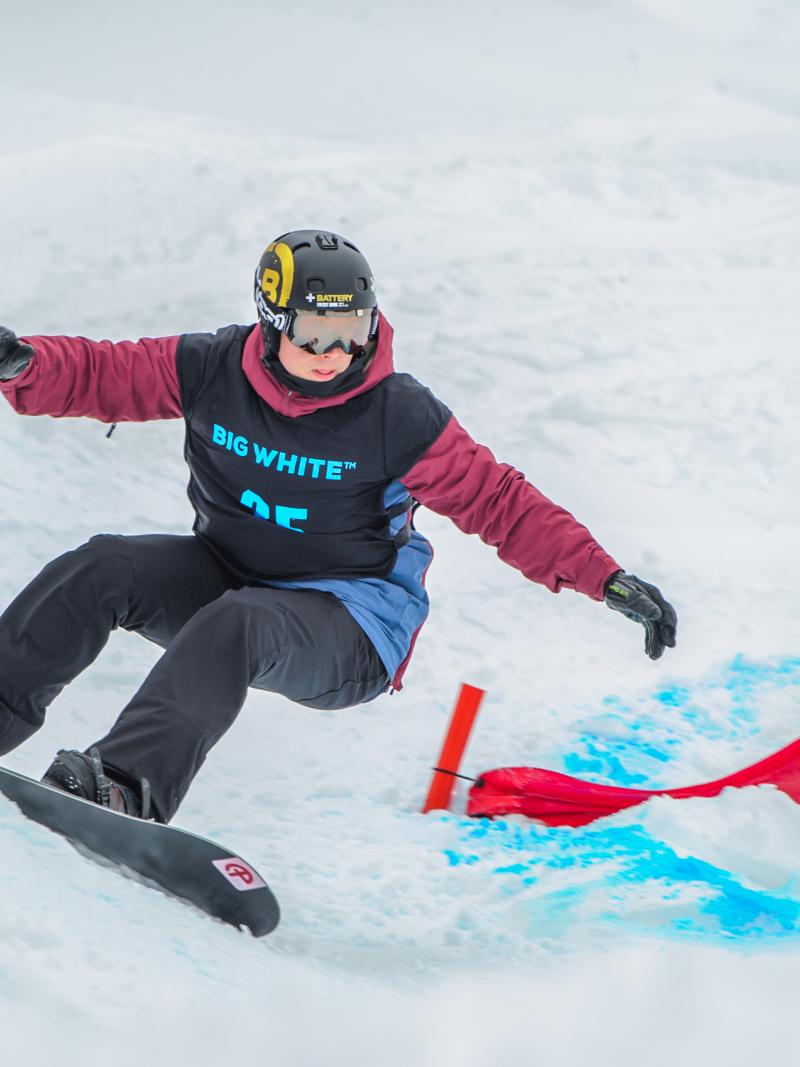 a male Para snowboarder