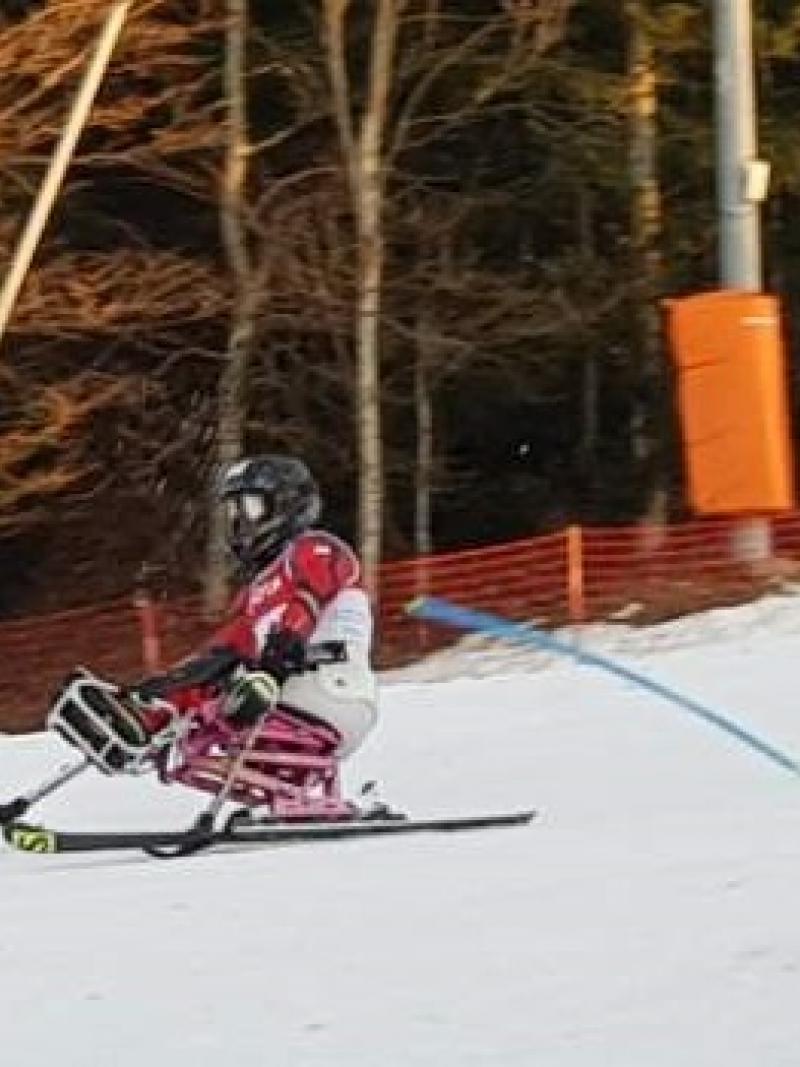 a male Para alpine skier