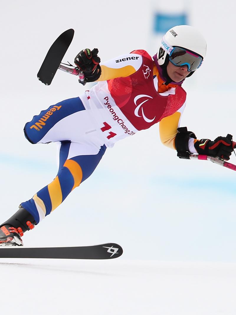 a Para alpine skier goes down the slope