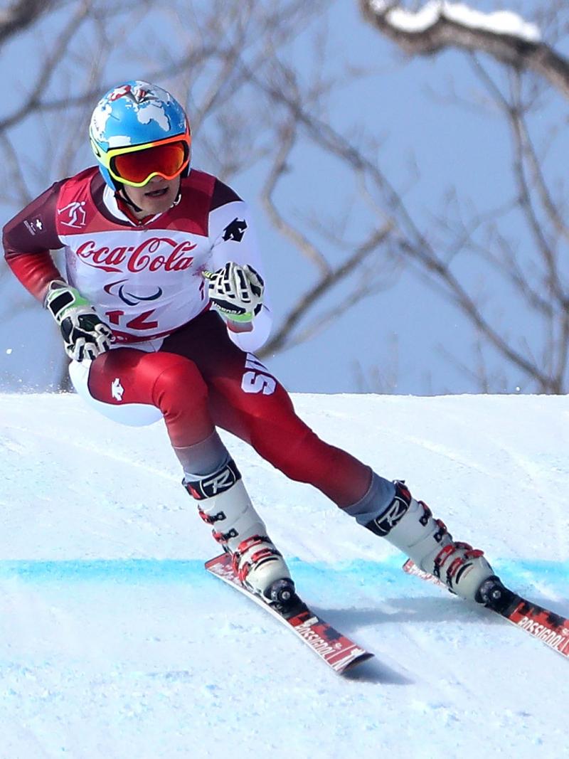 a male Para alpine skier 