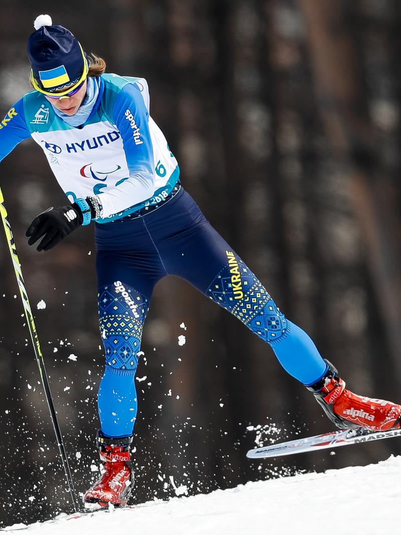 a female Para cross-country skier