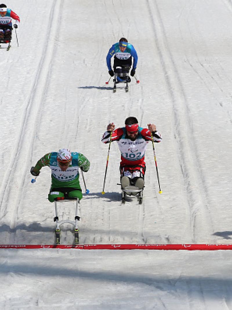 Cross-country skiing sitting event finishing