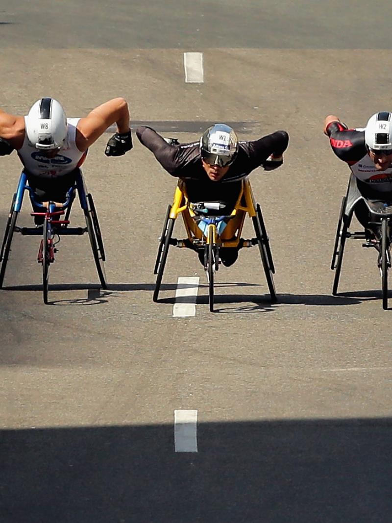 Marcel Hug leading the Boston Marathon