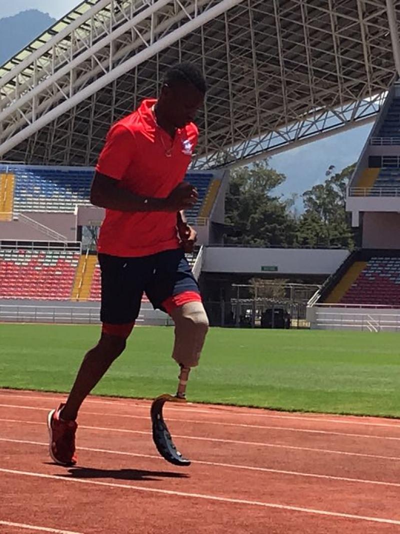 a male Para athlete runs on the track