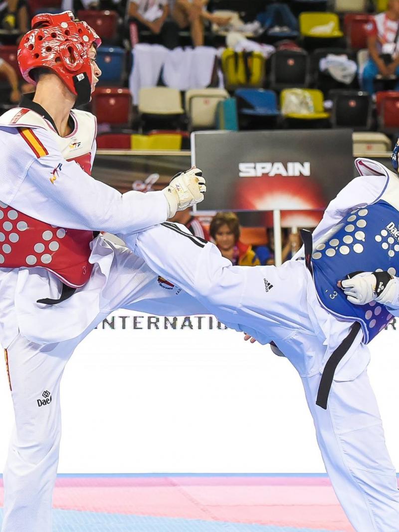 one Para taekwondo fighter kicking another
