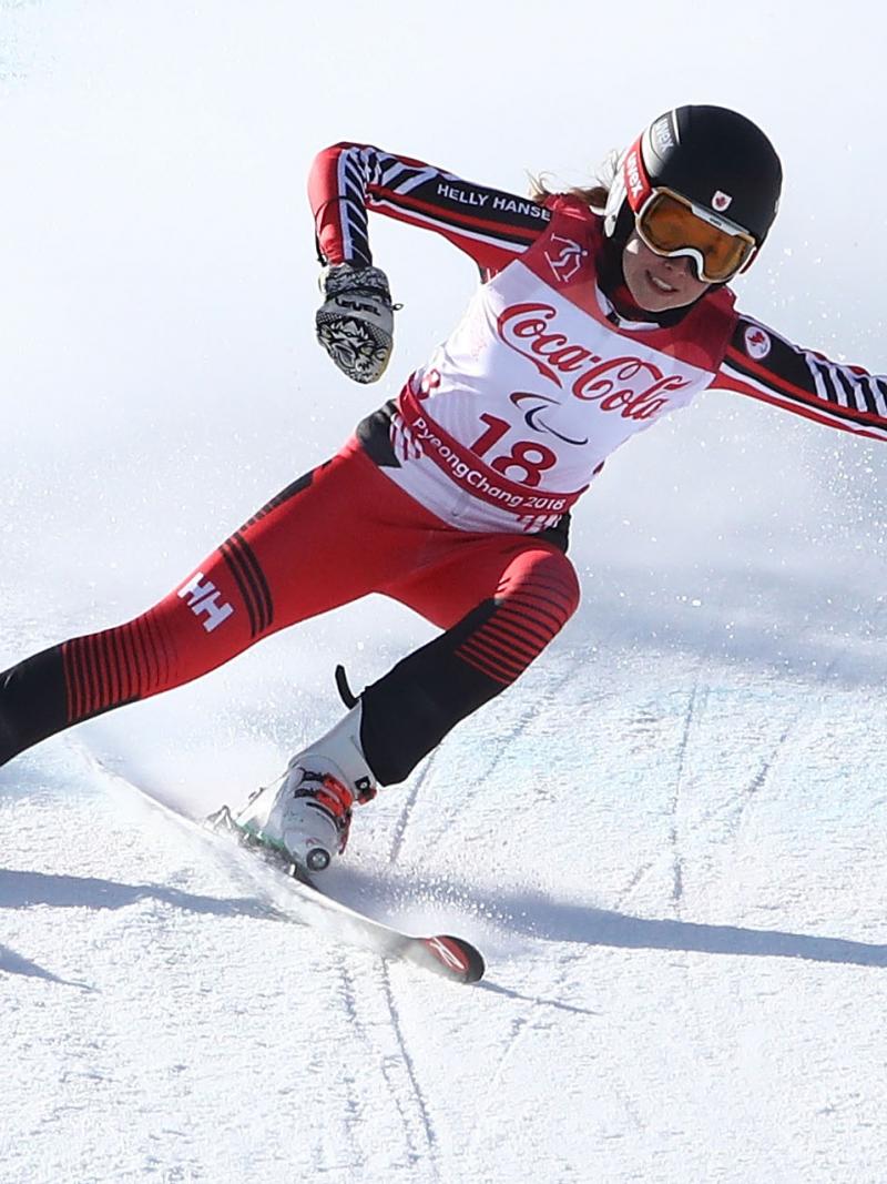 a female Para alpine skier skies down the slope