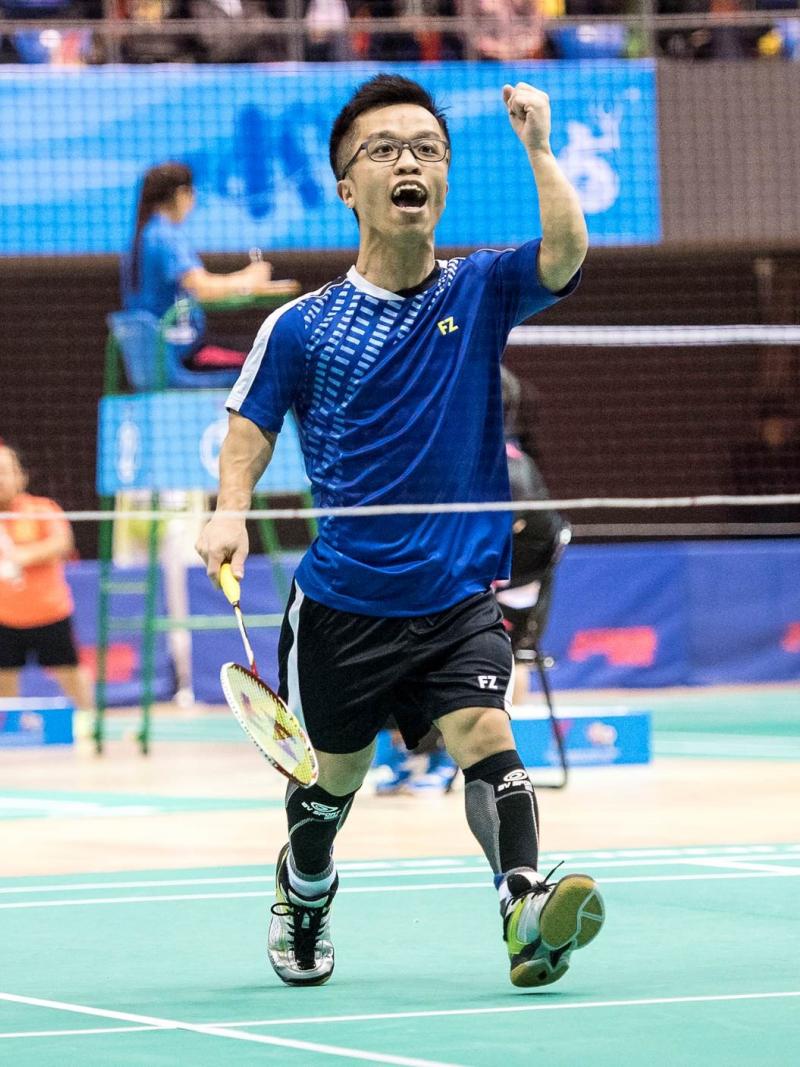 a male Para badminton player of short stature on the court