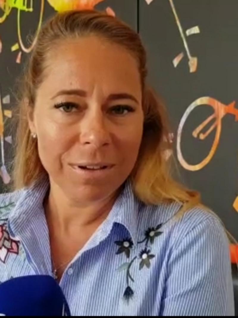 female para alpine skiing director Anja Skutelj being interviewed