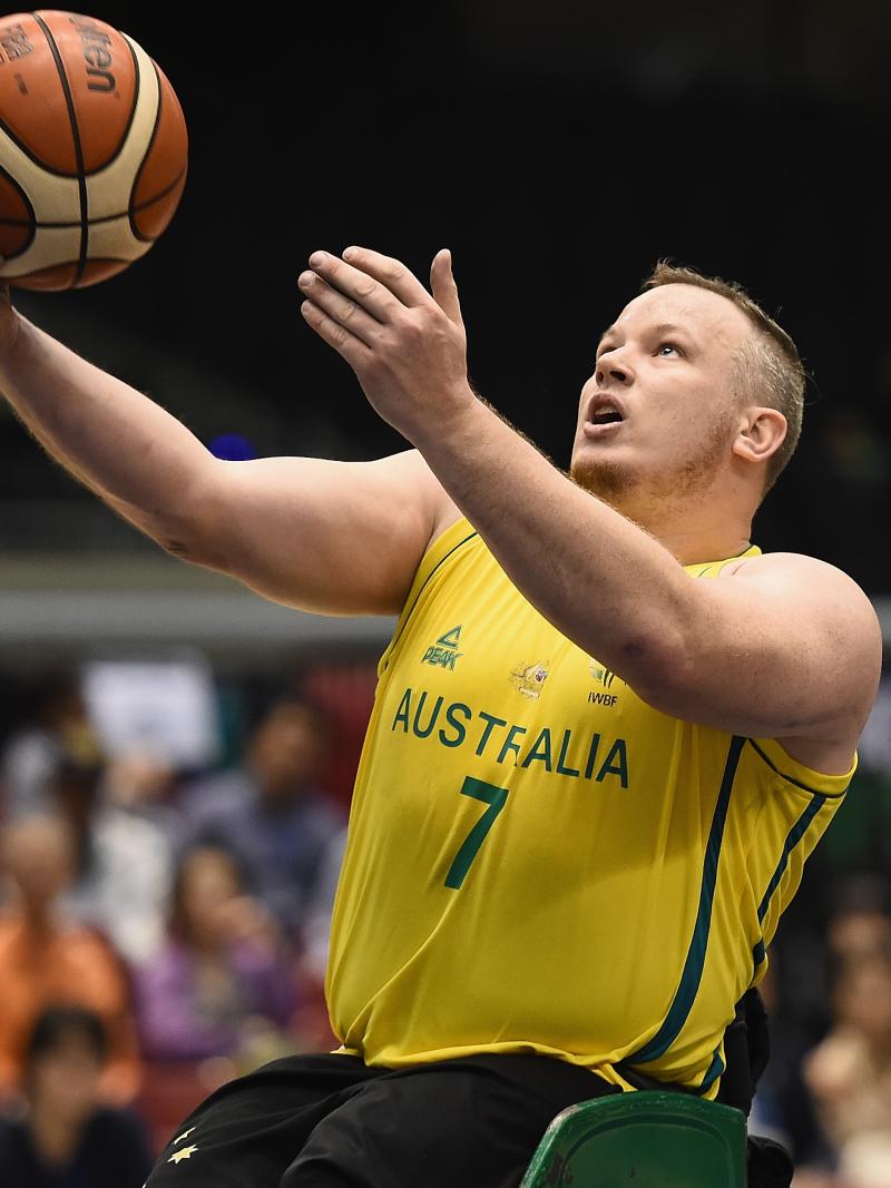 male wheelchair basketballer Shaun Norris catches the ball 