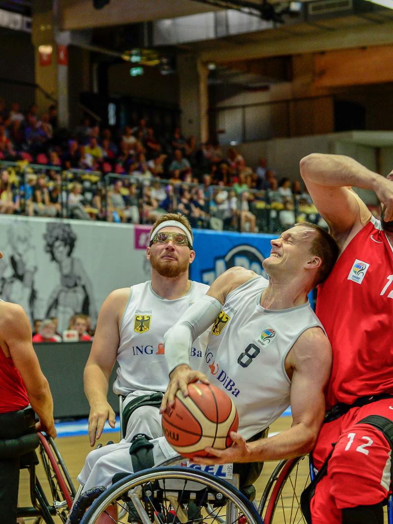 male wheelchair basketballer Andre Bienek holds on to the ball