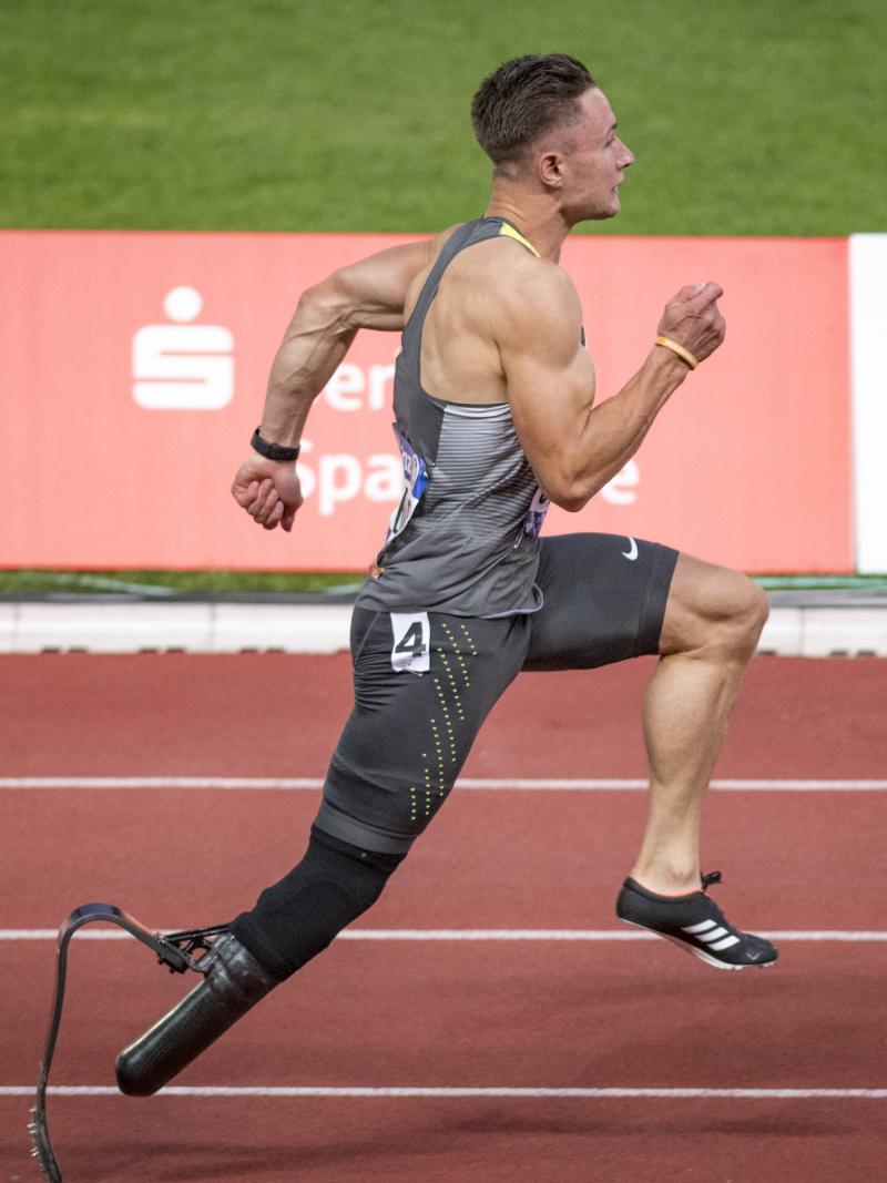 male Para sprinter Felix Streng running in a race
