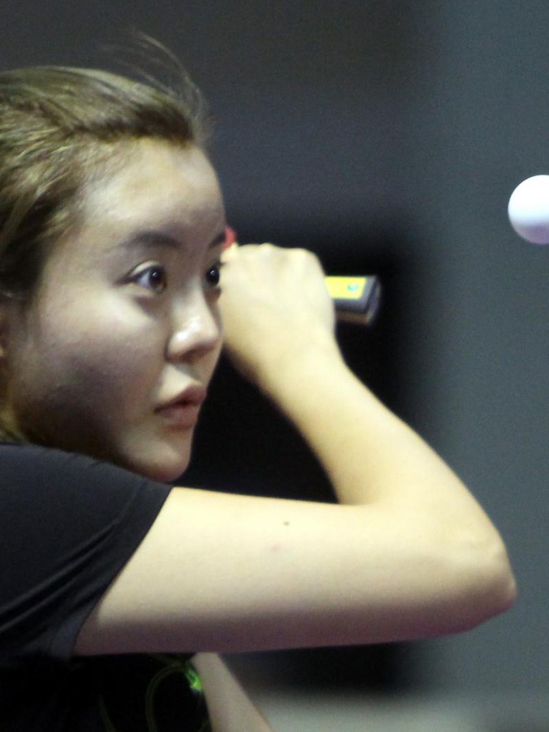 female Para table tennis player Mao Jingdian plays a backhand
