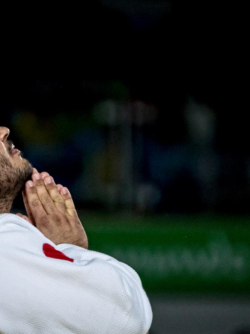 Judoka Willians Araujo looking up