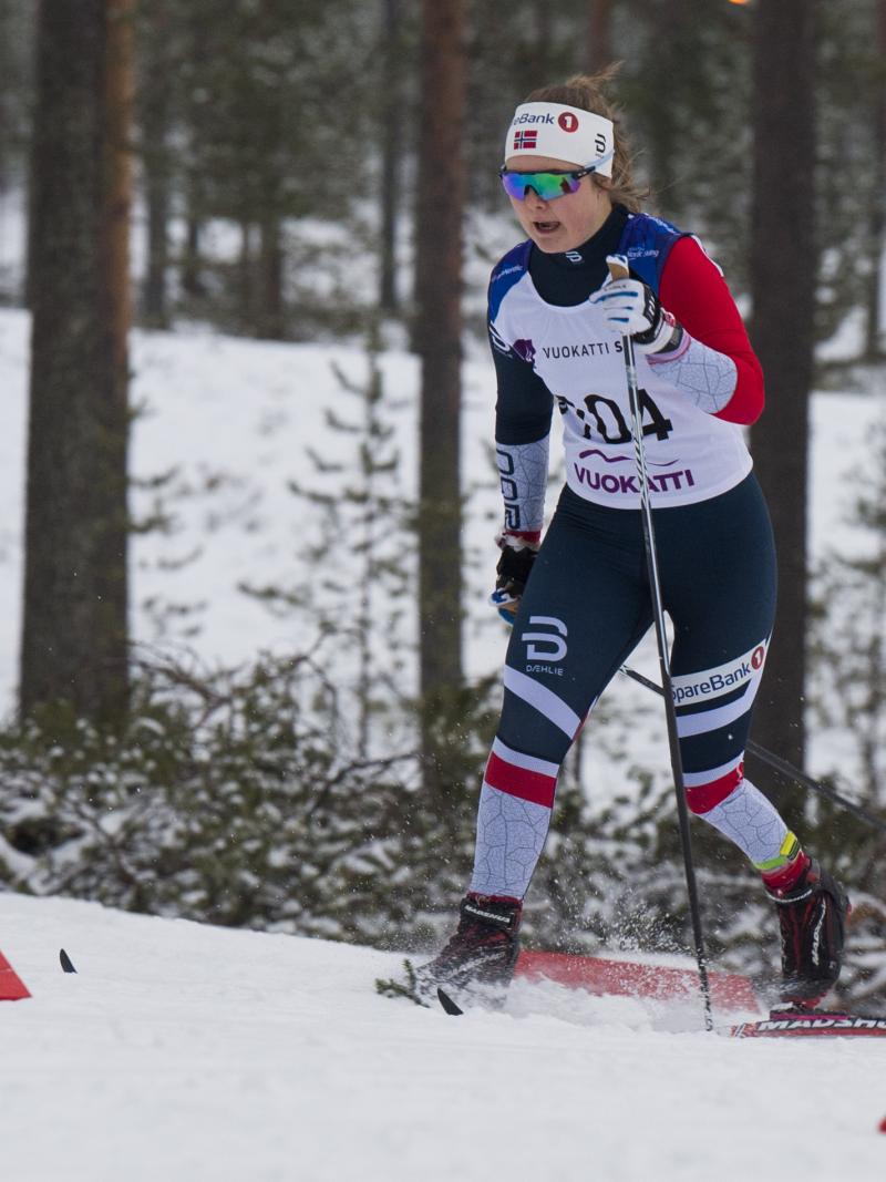 female Para Nordic skier Vilde Nilsen standing and skiing through the snow