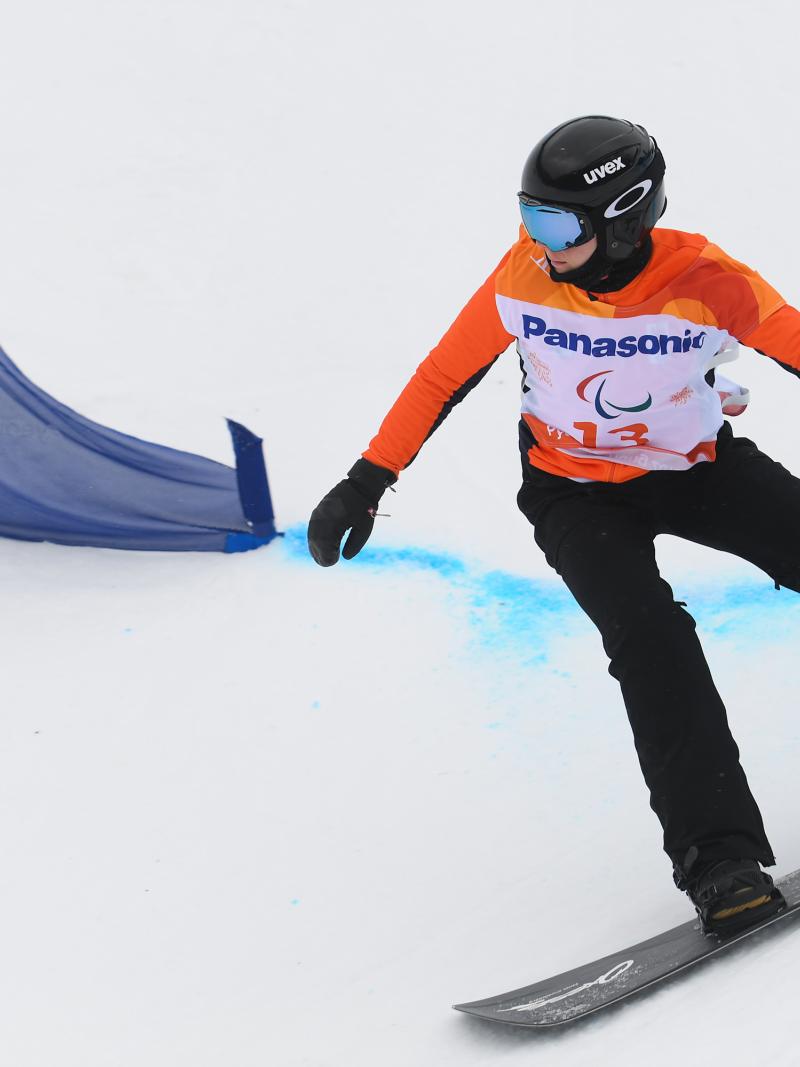 female Para snowboarder Lisa Bunschoten