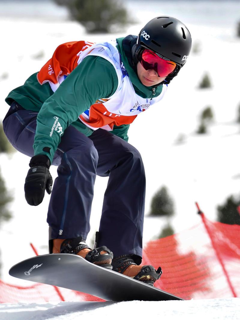 female Para snowboarder Lisa Buschoten riding the banked slalom