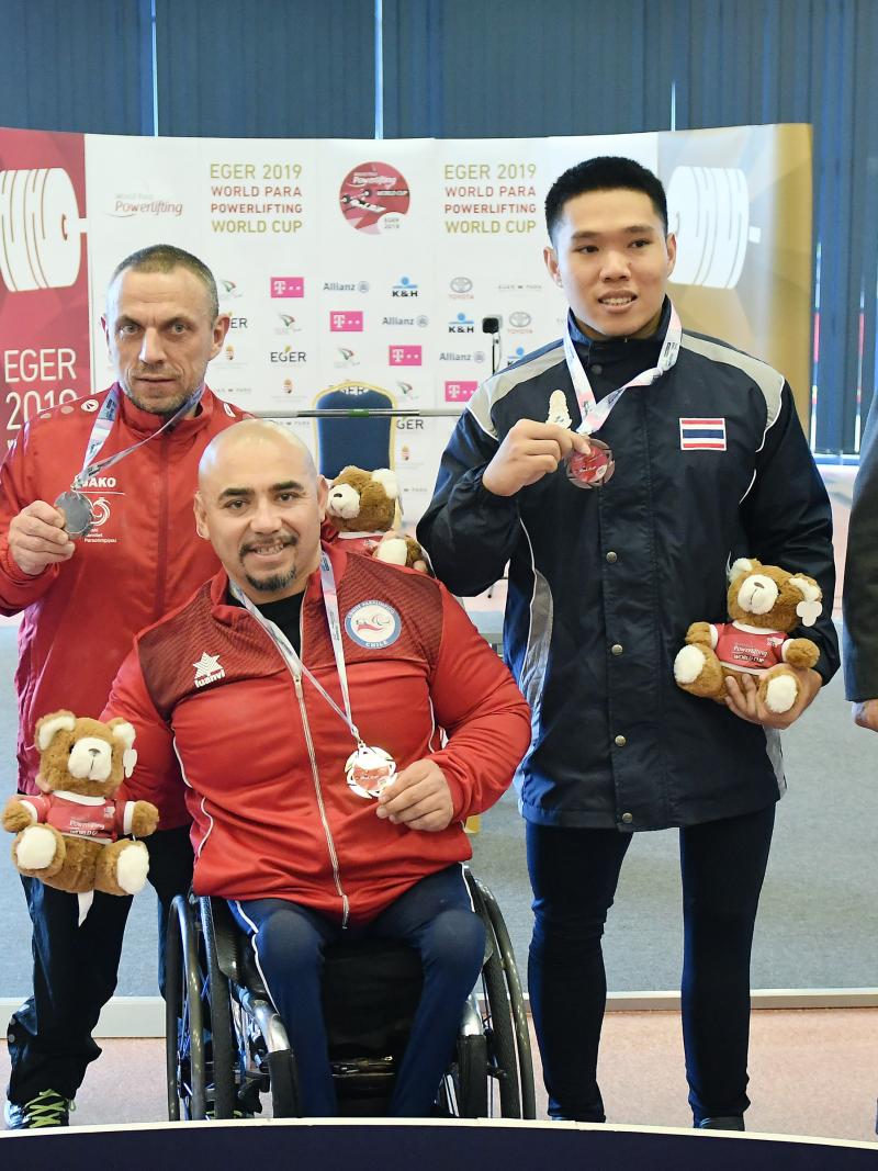 Juan Carlos Garrido holds his gold medal