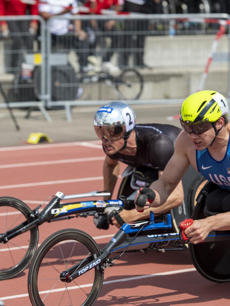 Daniel Romanchuk and Marcel Hug side by side on the track trying to be first