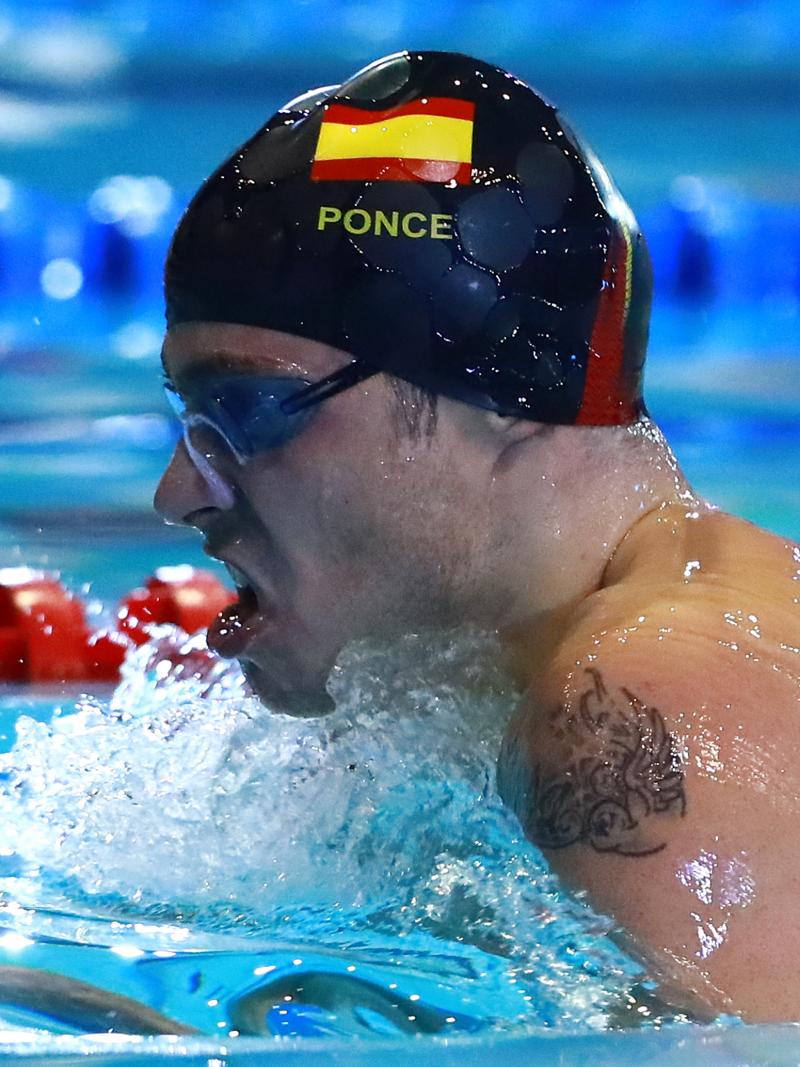 Profile of Spaniard Antoni Ponce while swimming at a competition