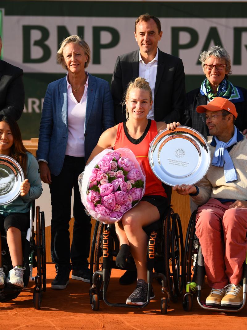 Diede de Groot and Yui Kamiji pose with their trophies after Roland Garros final