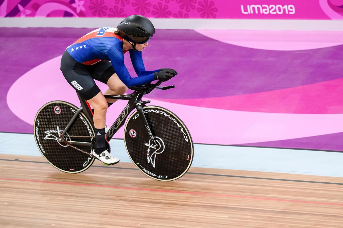 a female Para cyclist on the track 