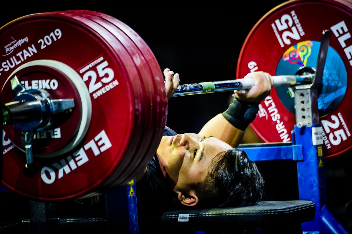 A male powerlifter preparing to lift the bar