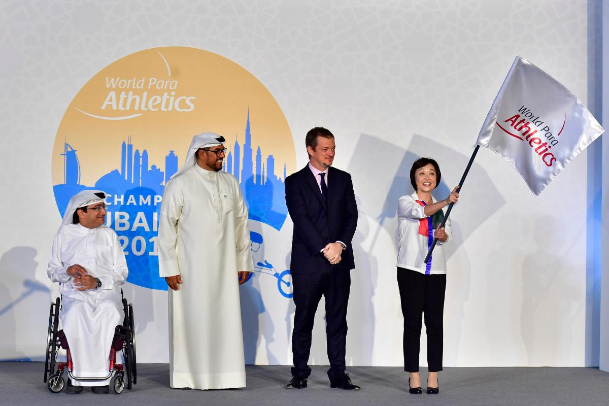 Kobe 2021 President raises the World Para Athletics flag