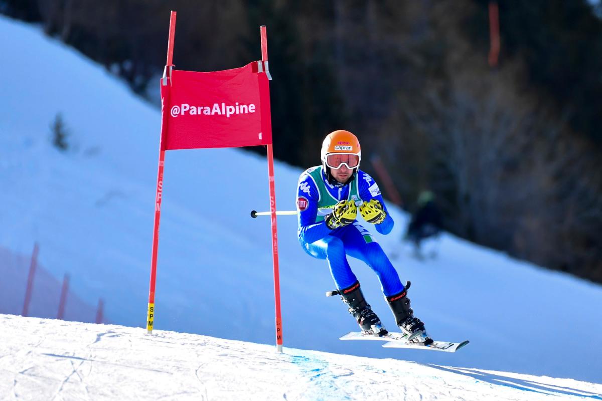 A man competing in Para alpine skiing