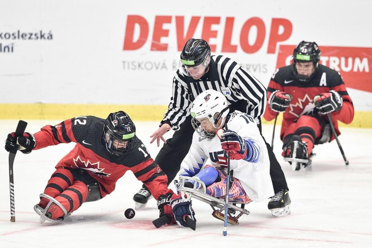 Greg Westlake (CAN) and Declan Farmer (USA) battle for the puck