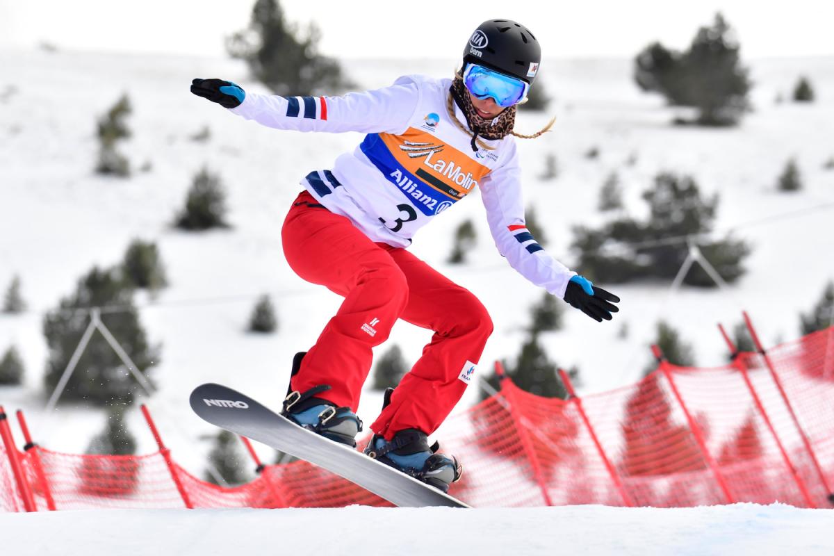 A female Para snowboarder competing