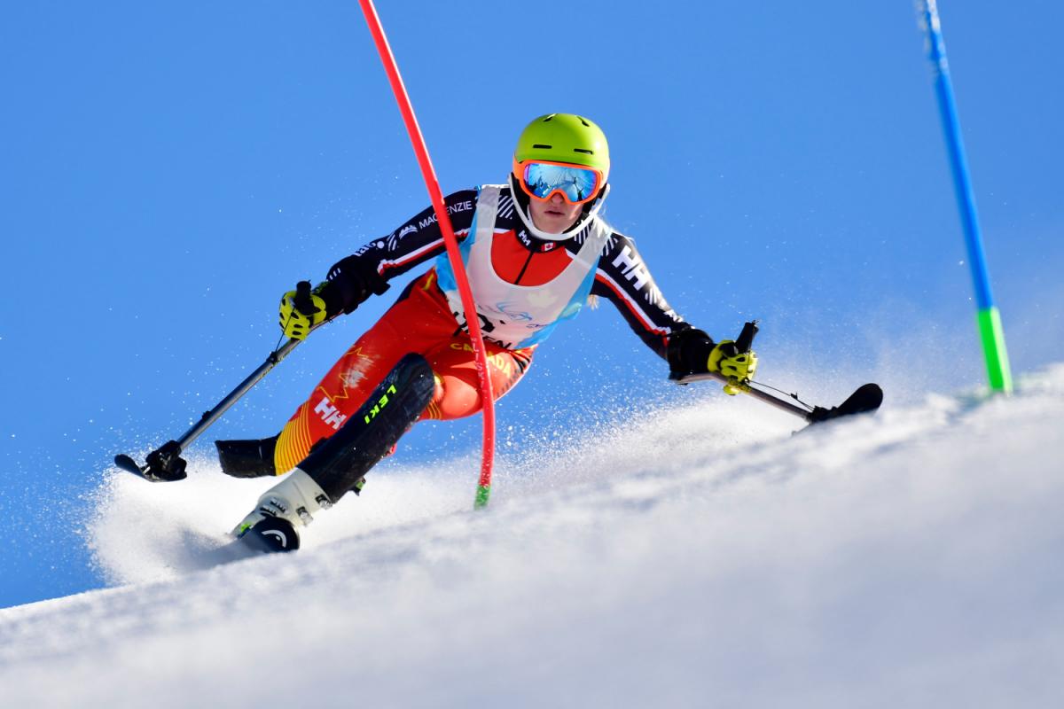 A female Para alpine skier competing on one leg