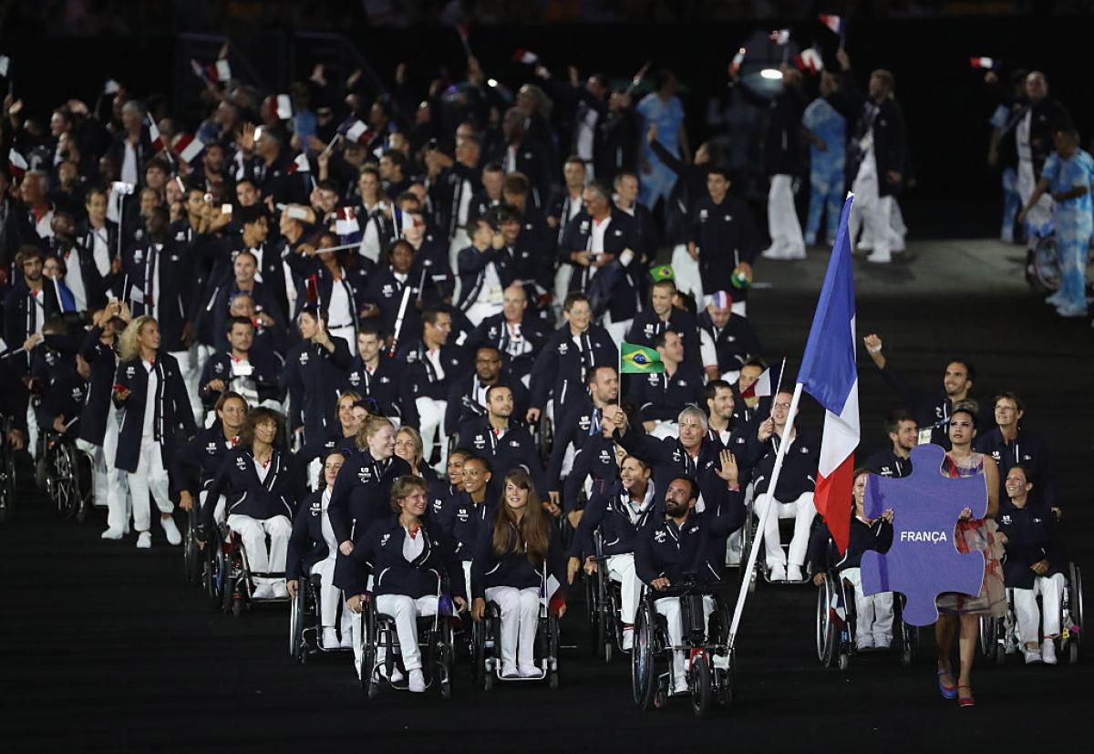 Paris 2024 Volunteer Uniform Rochelle Leonard Info