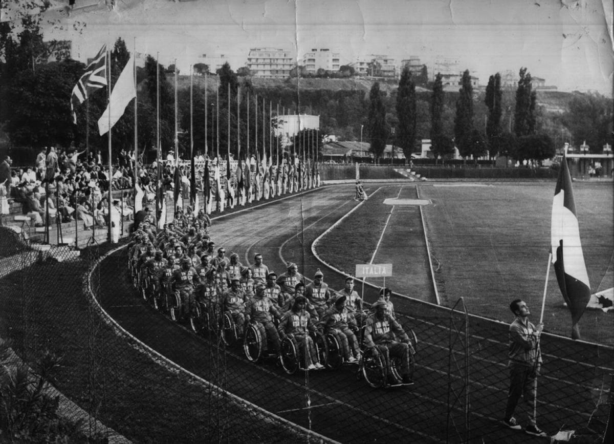 Old black and white photo of Italy marching into the stadium