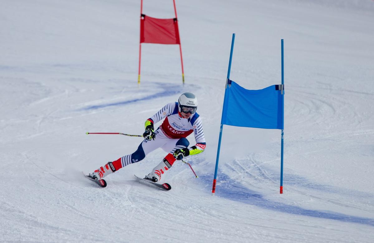 A male standing alpine skier competing