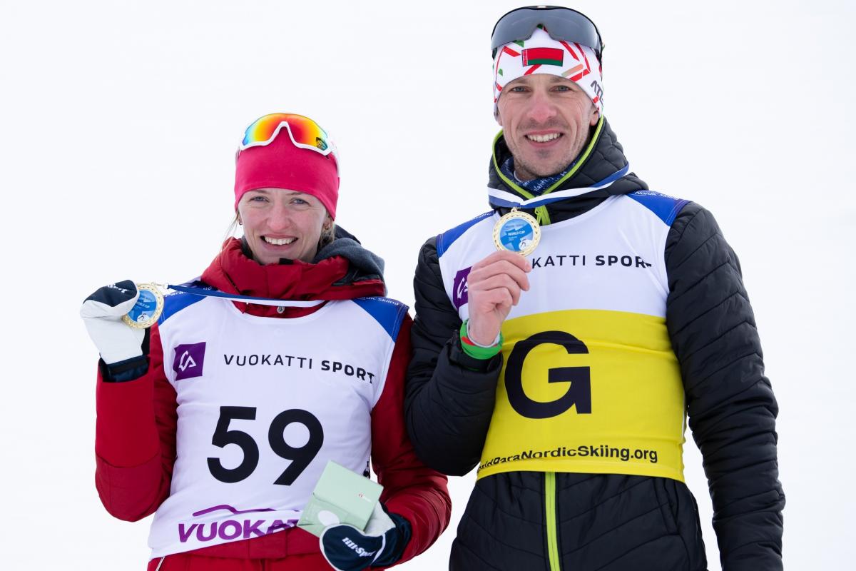 Belarus’ Sviatlana Sakhanenka and her guide Dzmitry Budzilovich at the podium at Vuokatti 2021 World Cup